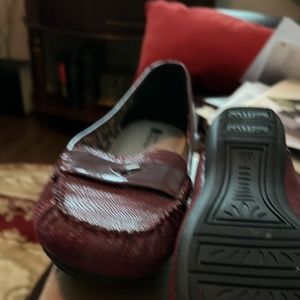 White Mountain Burgundy Loafer NWOT